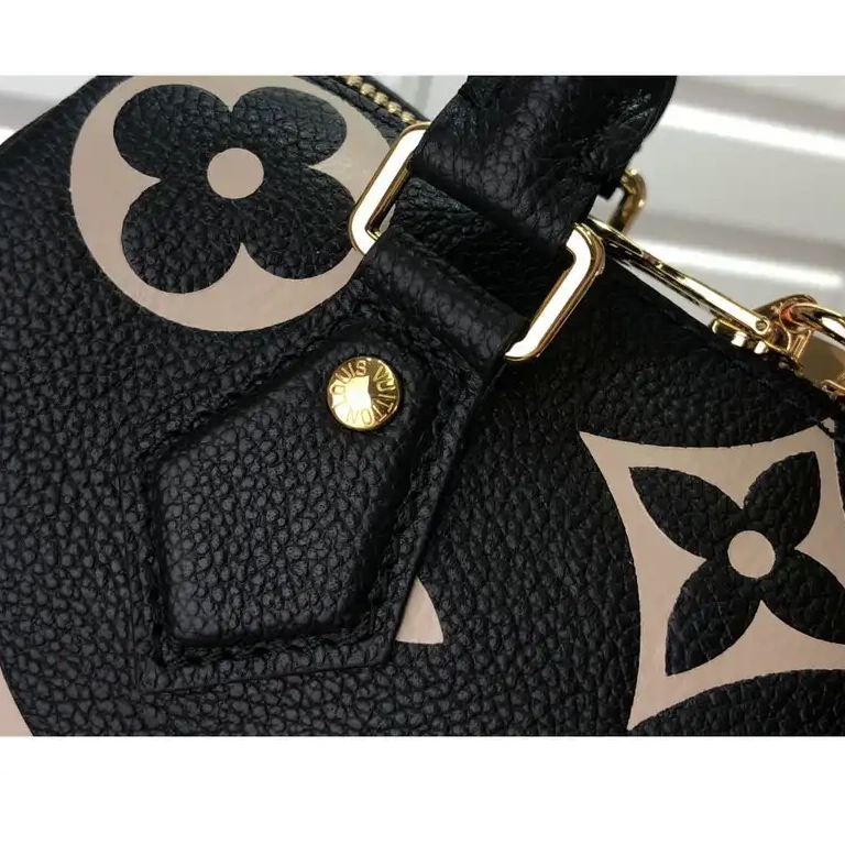 2111FY0058 LV Bags 0526